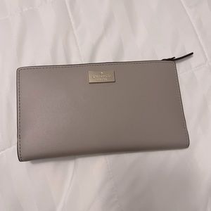 LIKE NEW KATE SPADE GRAY WALLET